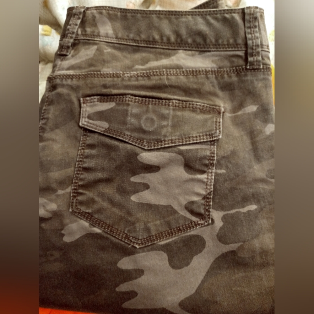 Loft camo Marisa fit pants